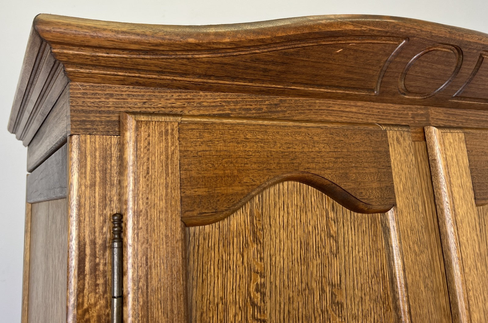 Wardrobe Vintage French Style Oak Two Door Carved Armoire Cabinet LOT 61284