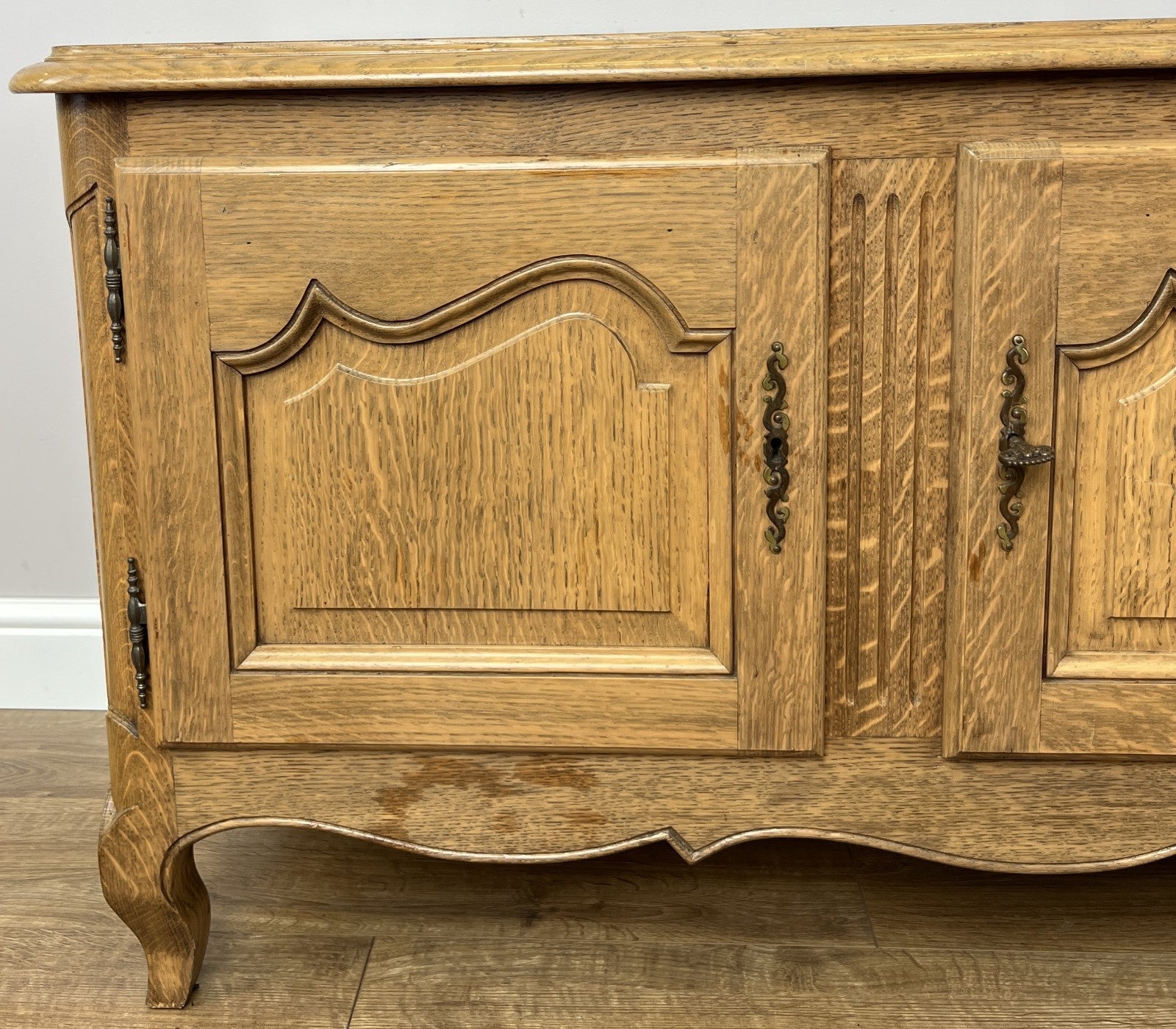 Cabinet Vintage French Style Oak Storage Sideboard Carved Cupboard LOT 62816