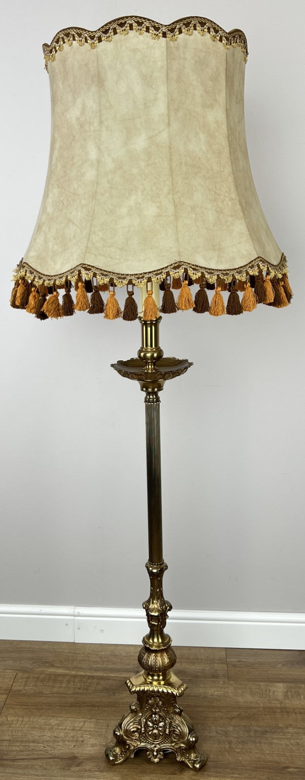 Floor Lamp Vintage French Style Standing Lamp Ornate with Tassel Shade LOT 607617