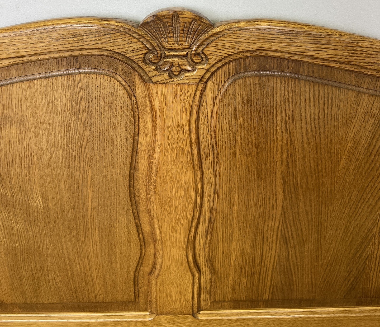 Bed Vintage French Louis Style Oak Double Bed Frame Carved Headboard LOT 63887