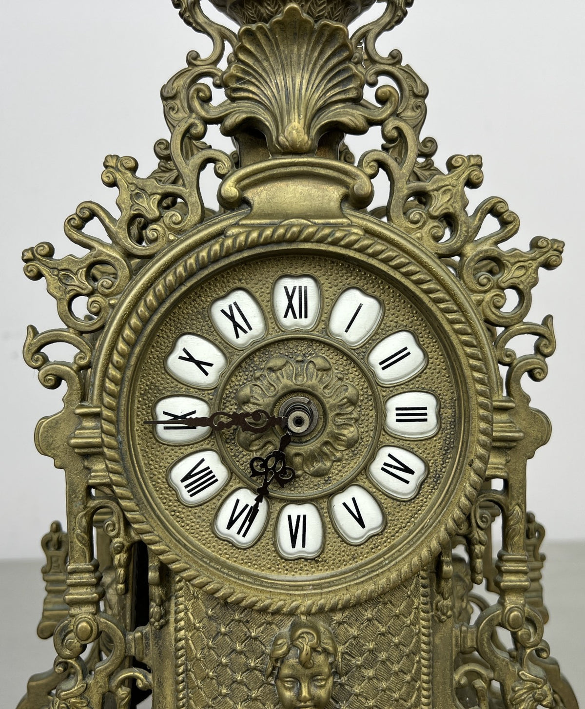 Clock Vintage French Style Quartz Ornate Roman Numeral Mantel Clock LOT 6443