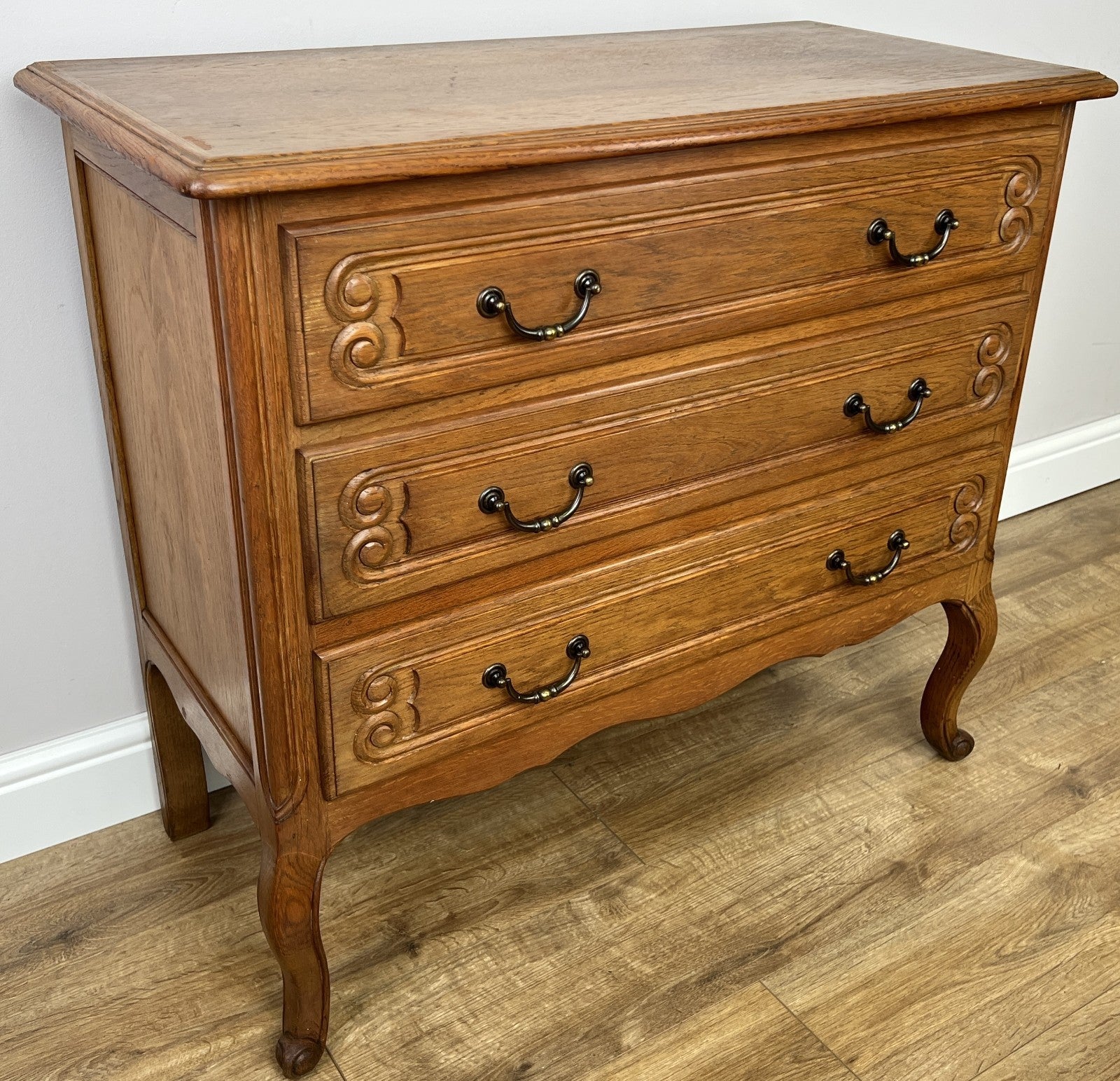 Chest of Drawers Vintage French Louis Oak 3 Drawers Carved Cabinet LOT 62502