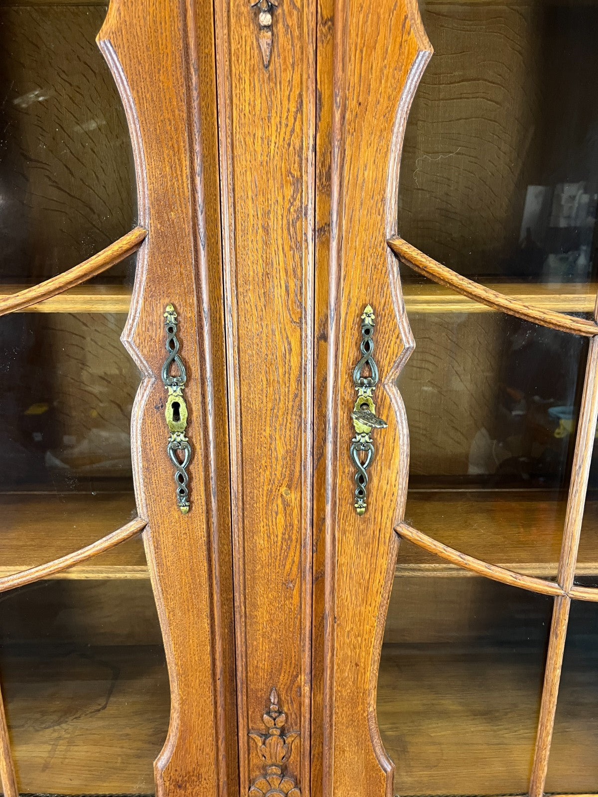 Bookcase Vintage French Louis XIV Style Oak Display Cabinet Sideboard LOT 44816