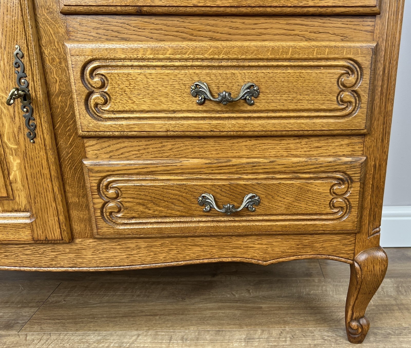 Cabinet Vintage French Louis XIV Oak Sideboard with Carved Cupboard LOT 62647