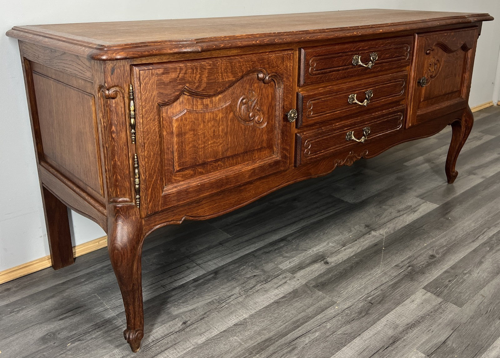 Cabinet Vintage French Louis Oak Carved Doors & Drawers Sideboard LOT 440011