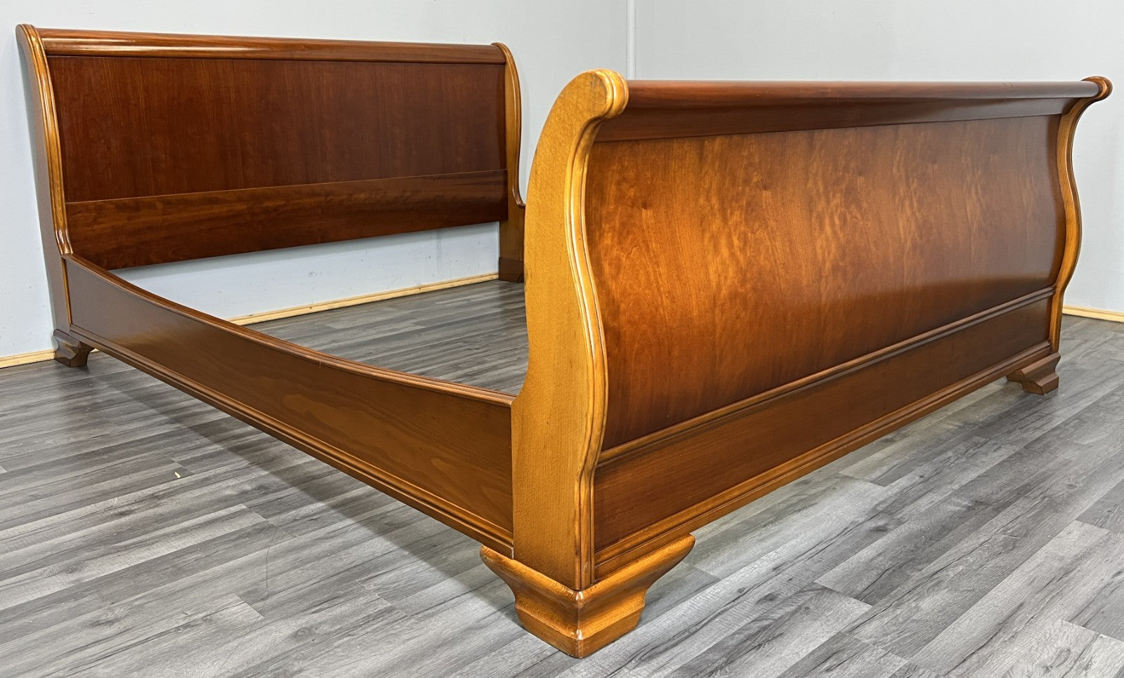 Bed Vintage French Style King Size Bed Frame Carved Headboard LOT 47830