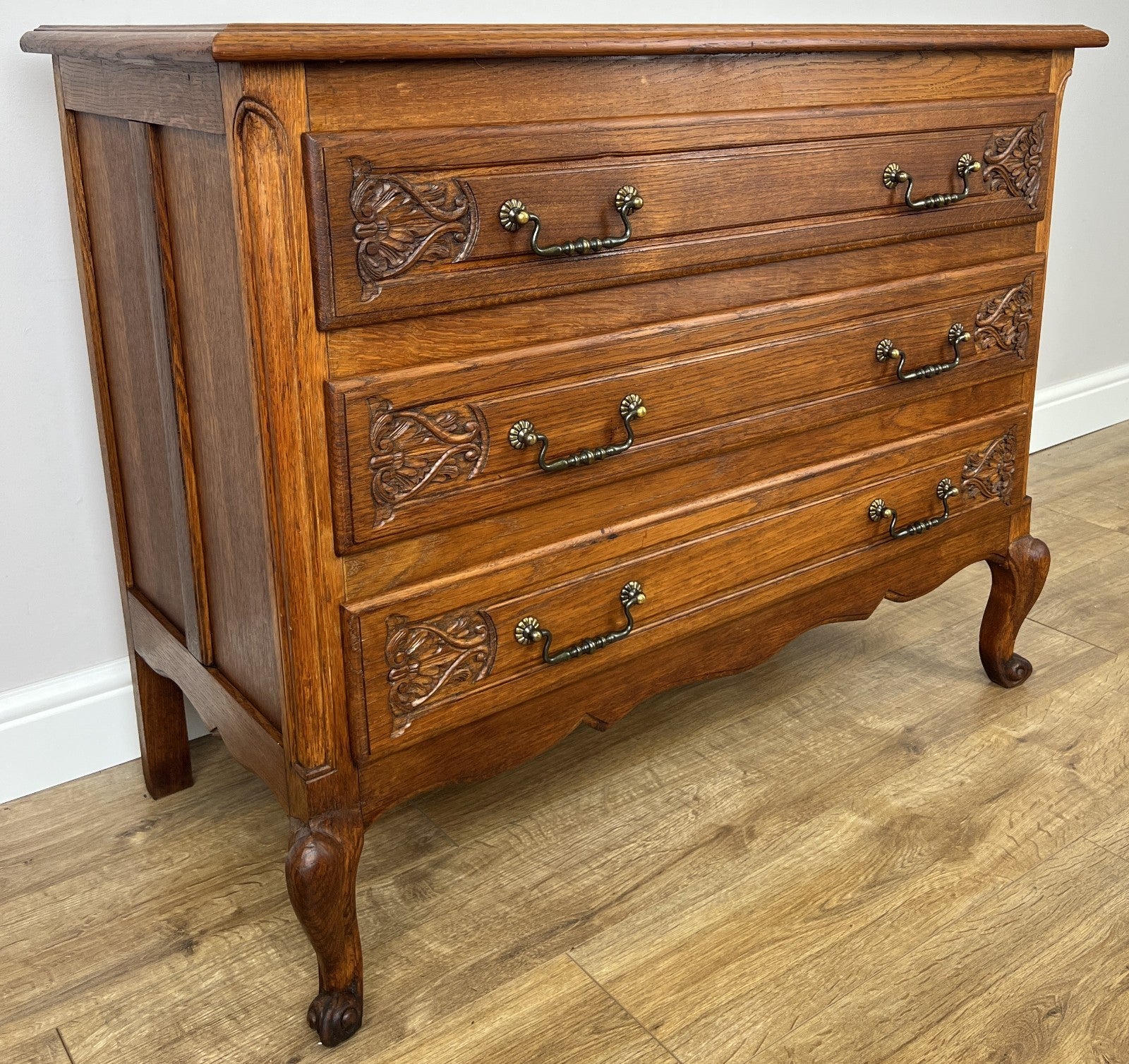 Chest of Drawers Vintage French Louis Oak 3 Drawers Carved Cabinet LOT 62531