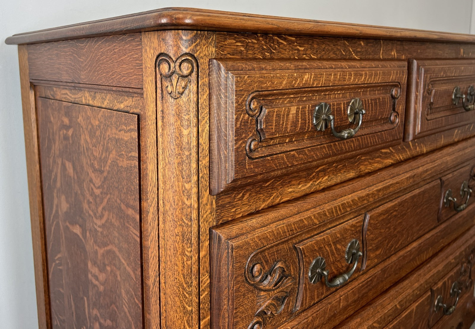 Chest of Drawers Vintage French Louis Oak Cabinet with Carved Front LOT 43495