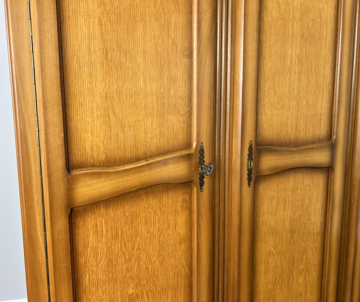 Wardrobe Vintage French Louis Oak Triple Door Carved Armoire Cabinet LOT 6534