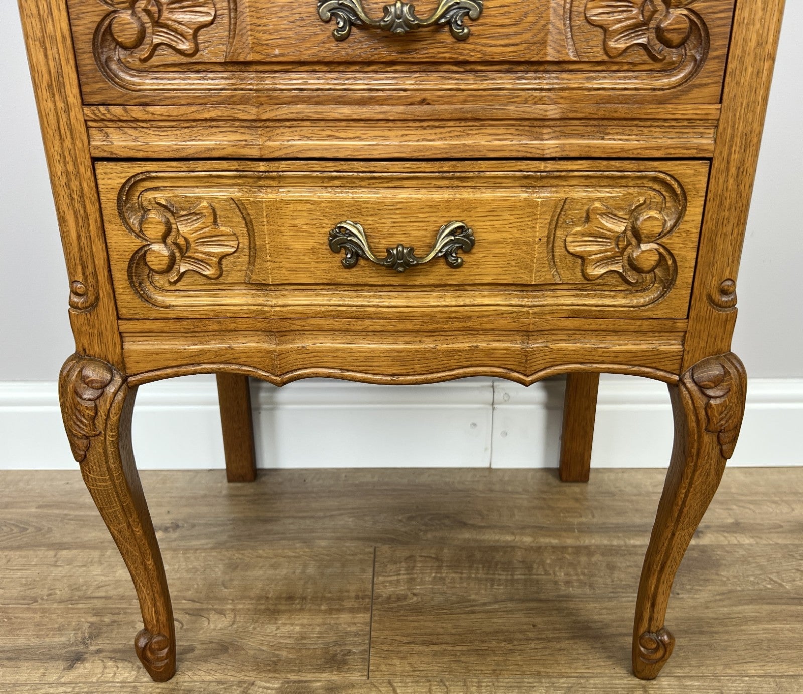 Chest of Drawers Vintage French Louis Oak 4 Drawers Carved Cabinet LOT 62316