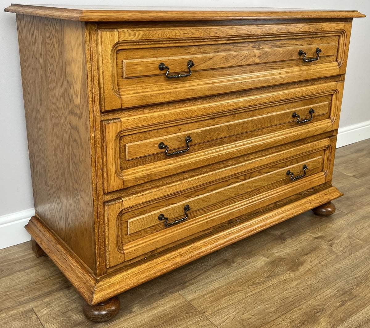 Chest of Drawers Vintage French Style 3 Drawers Carved Storage Cabinet LOT 62873