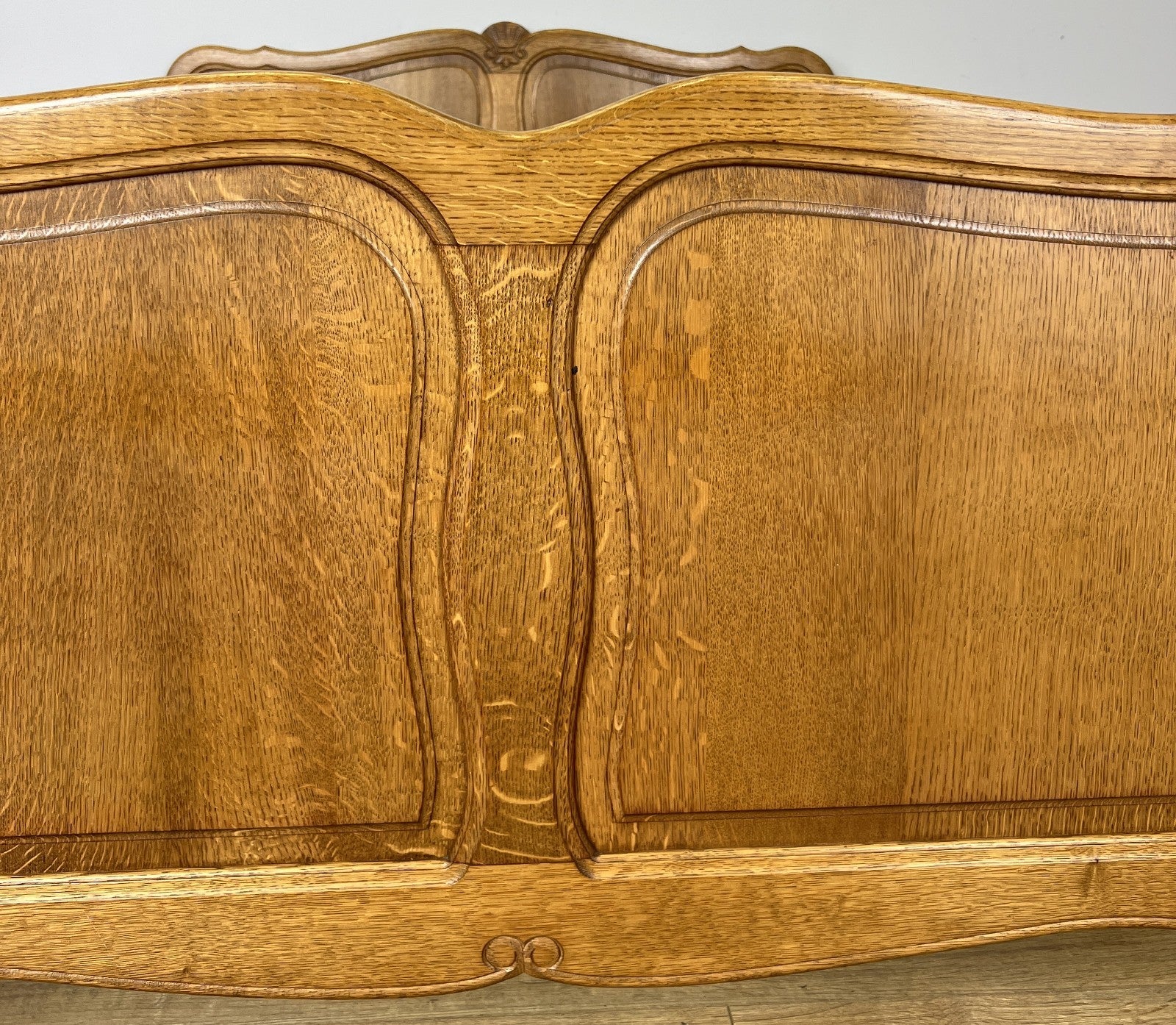 Bed Vintage French Louis Style Oak Double Bed Frame Carved Headboard LOT 63885