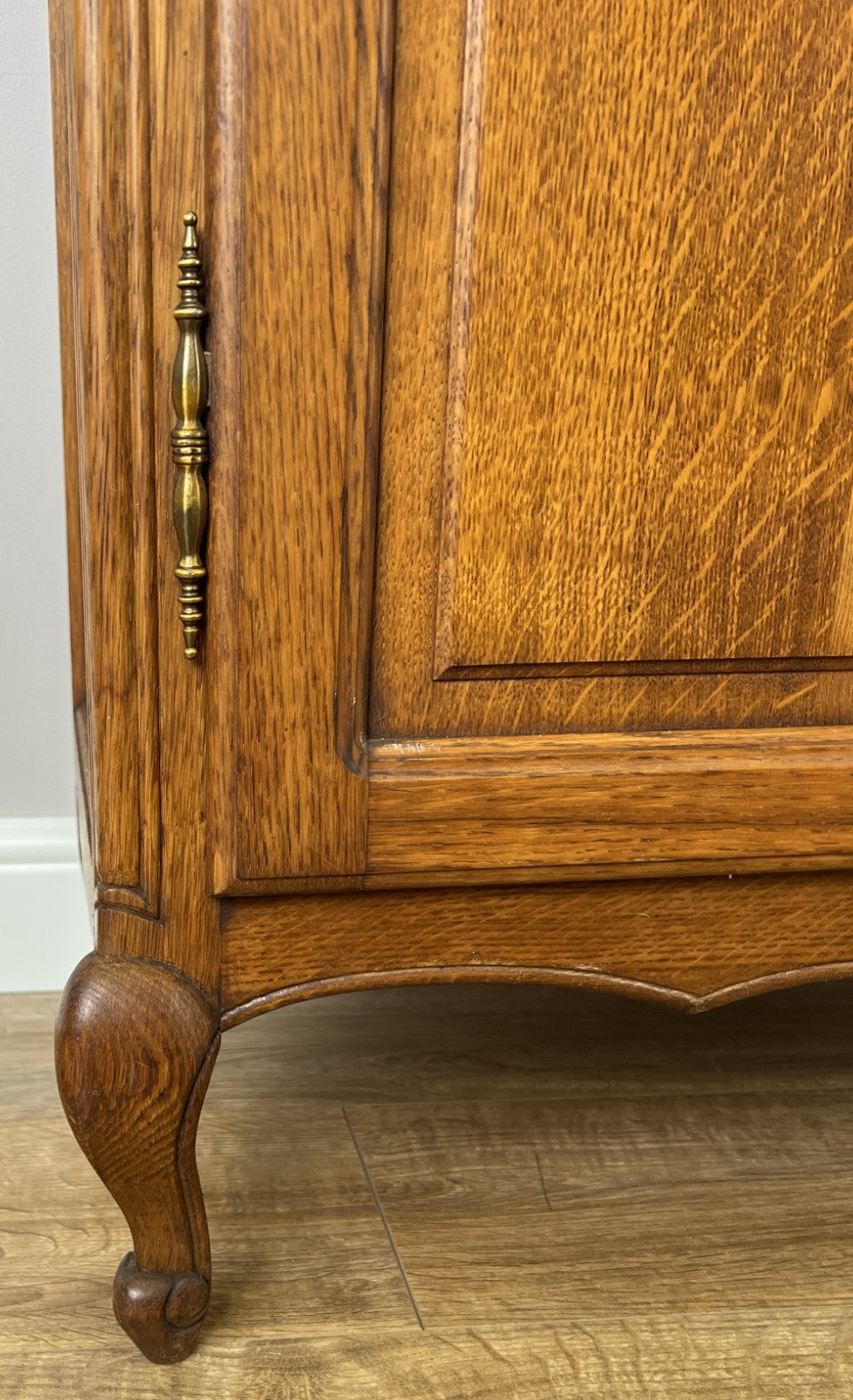 Bookcase Vintage French Louis XIV Style Oak Display Cabinet Sideboard LOT 63597