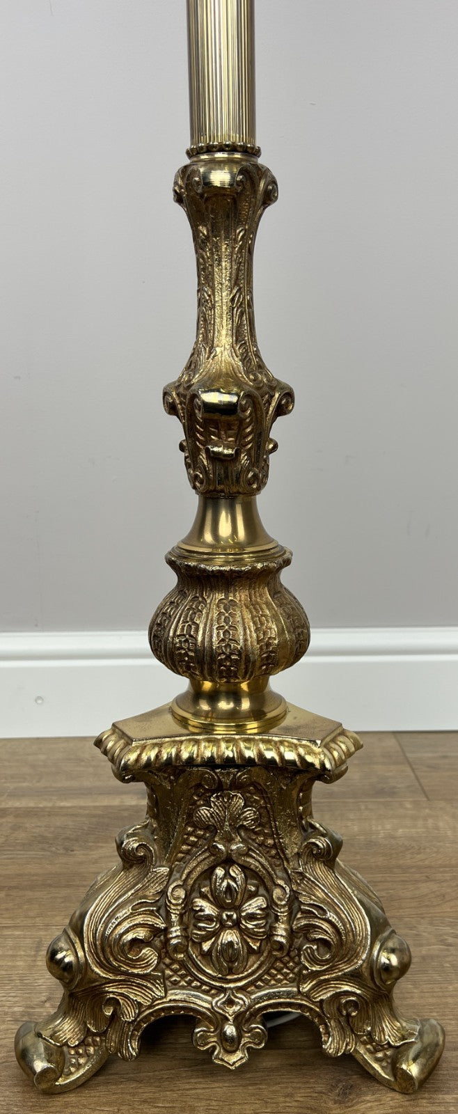 Floor Lamp Vintage French Style Standing Lamp Ornate with Tassel Shade LOT 607611