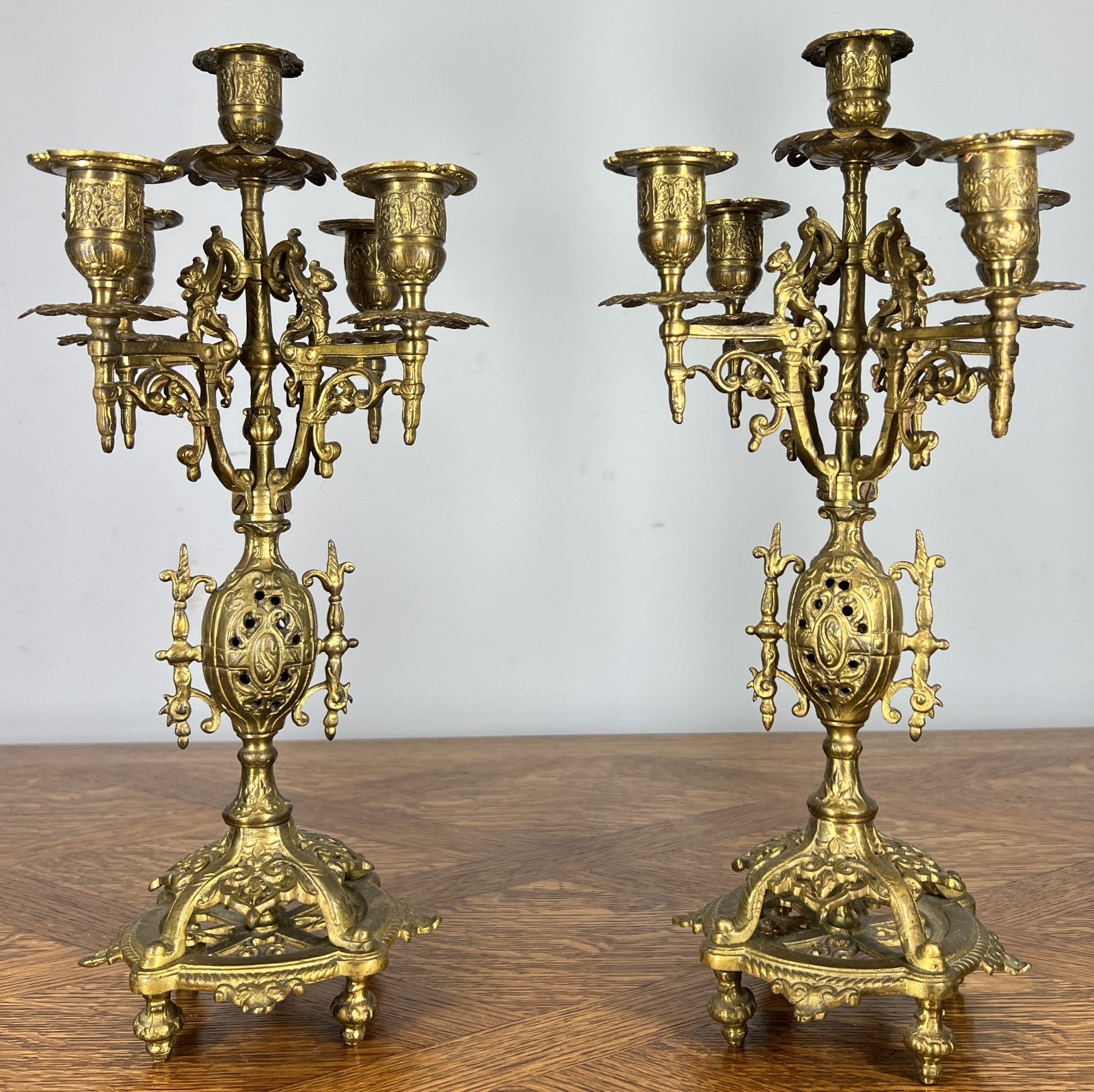 Mantel Clock Vintage French Style Architectural Brass Garniture Set LOT 46459