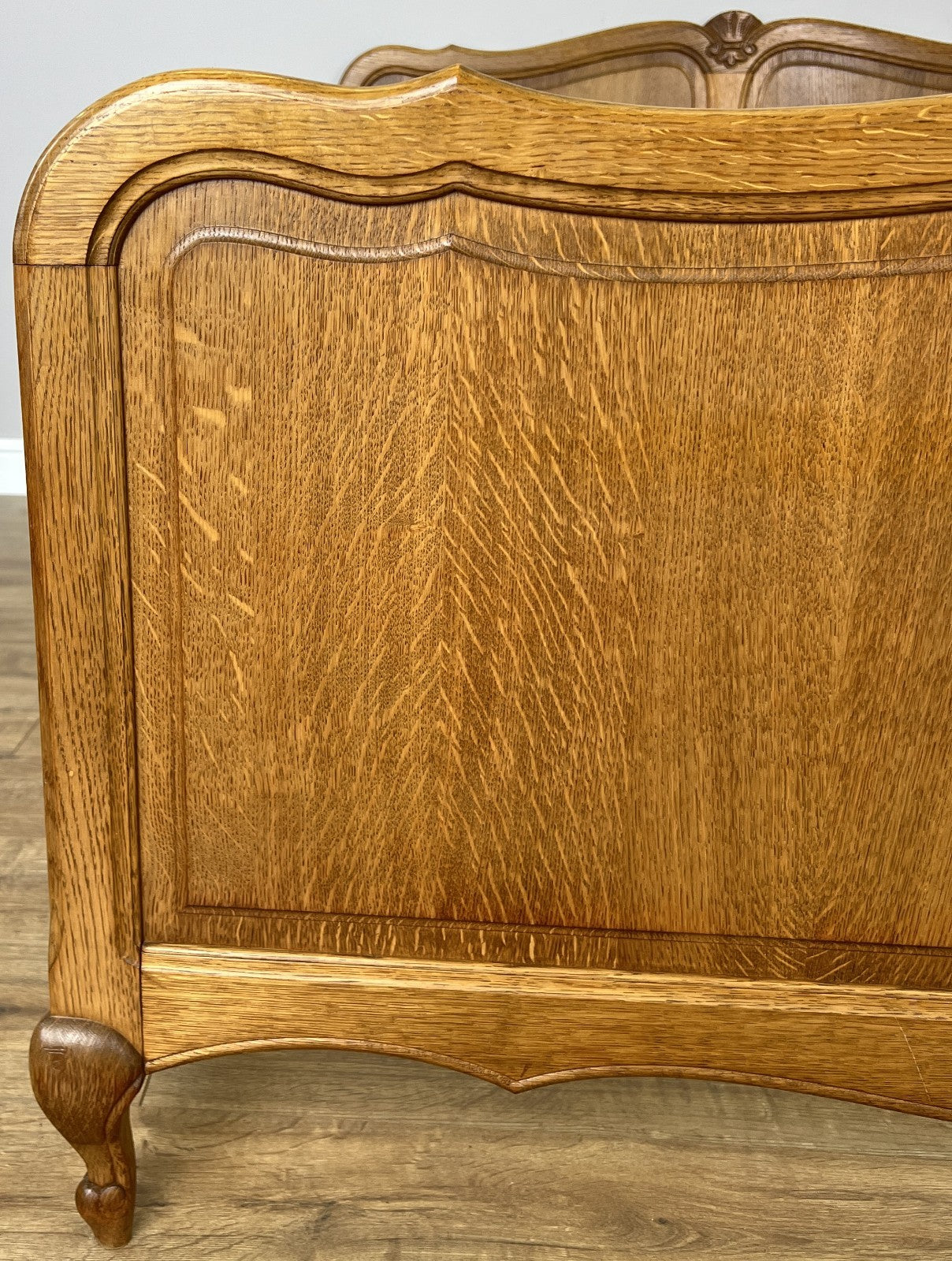 Bed Vintage French Louis Style Oak Double Bed Frame Carved Headboard LOT 63884