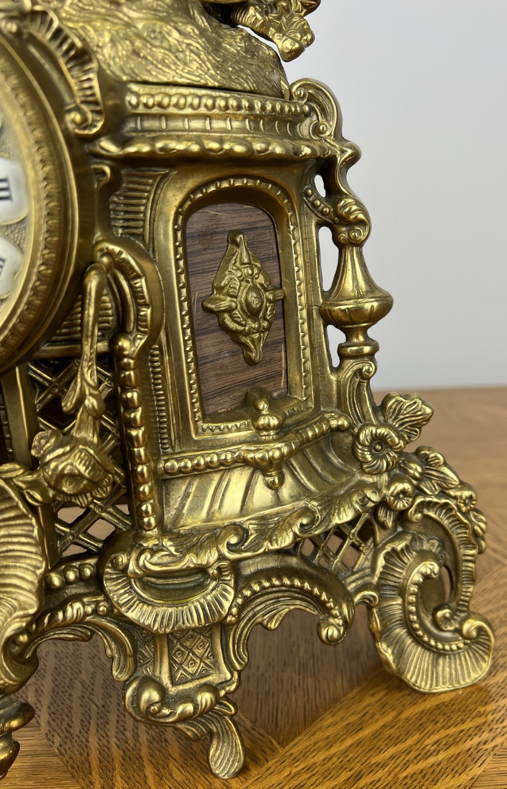 Clock Vintage French Brass Ornate Romantic Couple Mantel Clock LOT 60527
