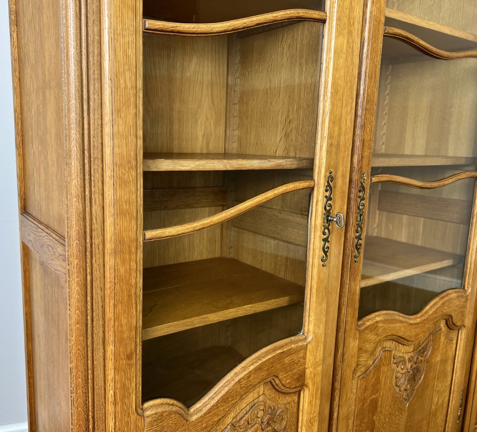 Bookcase Vintage French Louis XVI Oak Display Cabinet Carved Sideboard LOT 63134