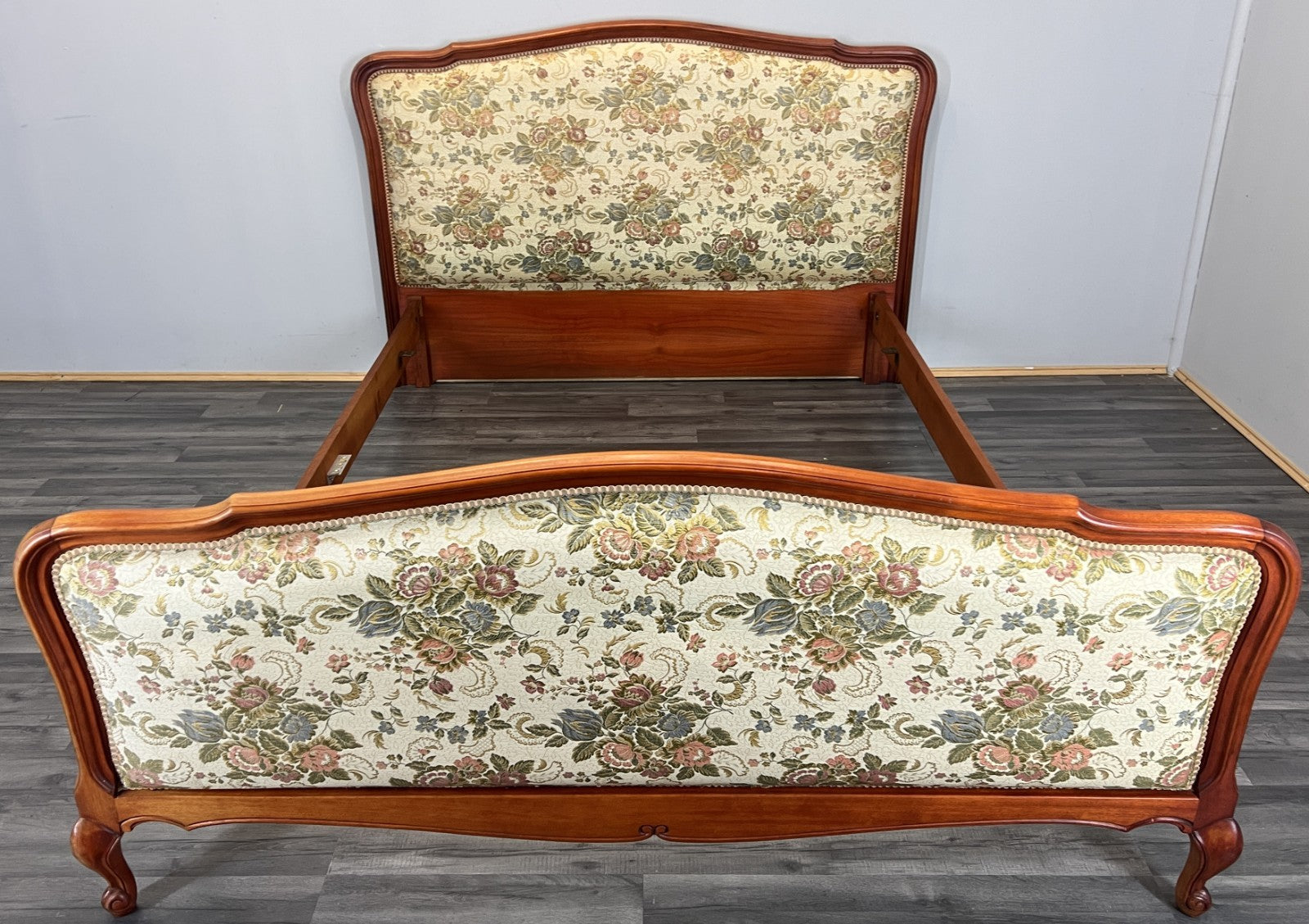 Bed Vintage French Style Double Bed Frame Carved Headboard LOT 46240